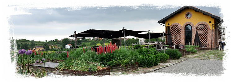 Den flotte terrasse på "Villa Sparina Resort" med restauranten til højre i billedet.